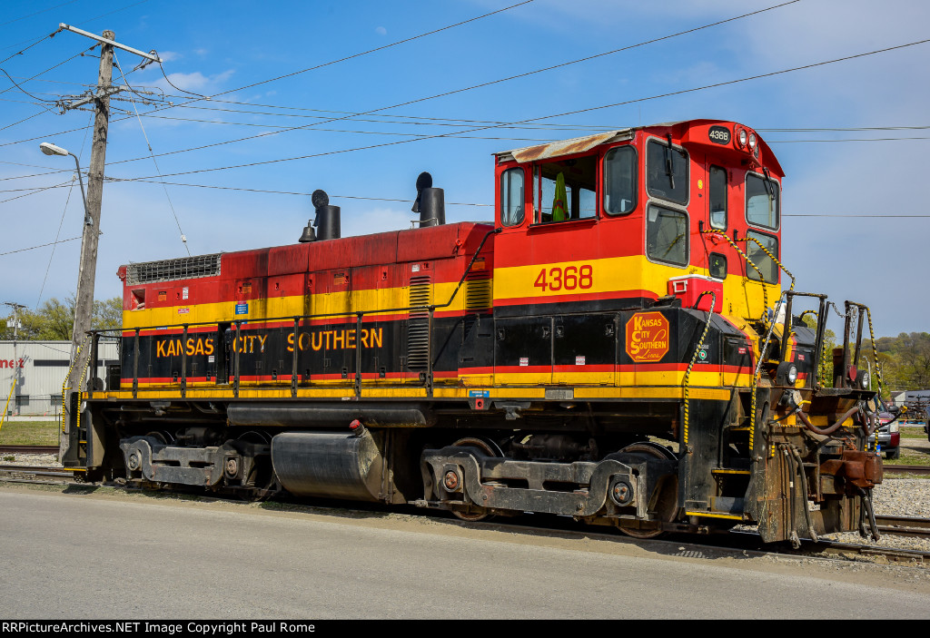 KCS 4368, EMD SW1500, working at Cargil Grain 